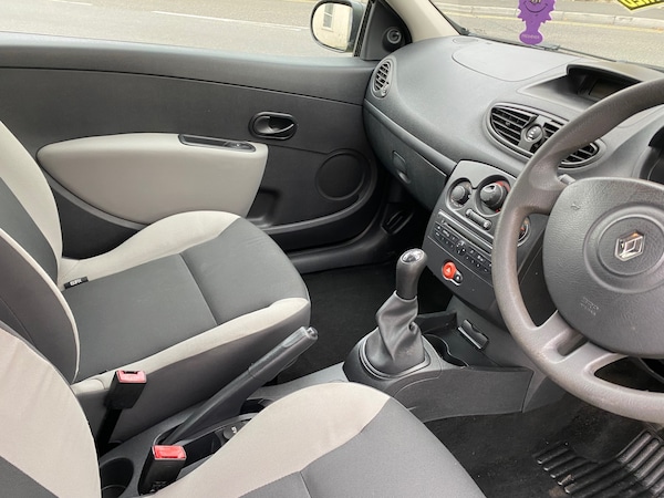 Used Renault Clio 2010 for sale - 76286820: Photo 19