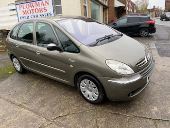 2009 (09) - 1.6i 16V Desire 5dr