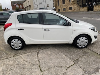 Used Hyundai i20 2013 for sale - 76518648: Photo