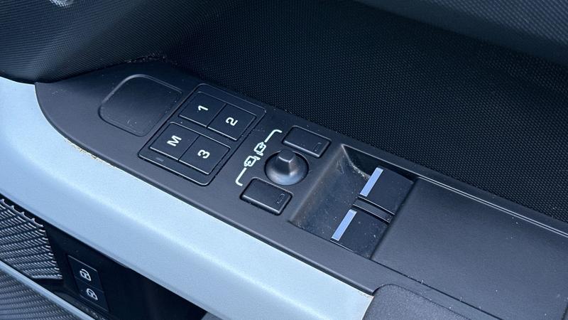 Used Land Rover Defender 2023 for sale - 77339839: Photo 25