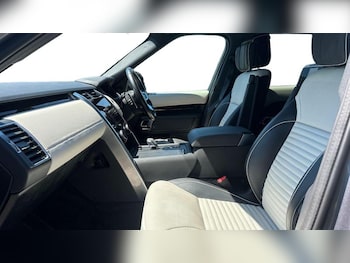 Used Land Rover Discovery 2021 for sale - 78543076: Photo