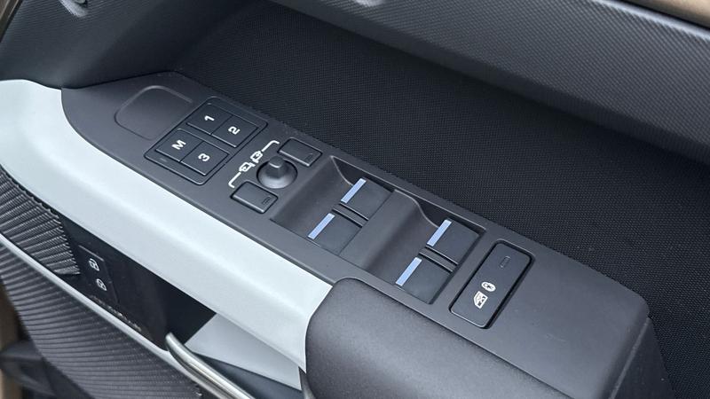 Used Land Rover Defender 2023 for sale - 77403561: Photo 25