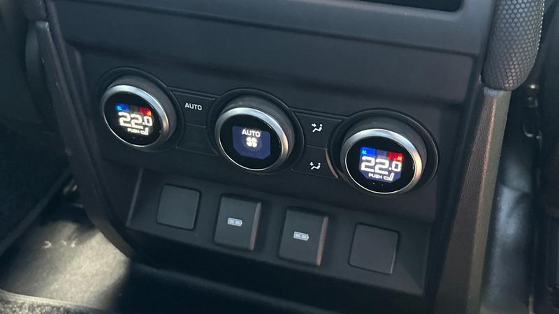 Used Land Rover Defender 2023 for sale - 77983635: Photo 18