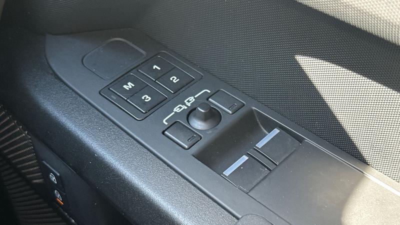 Used Land Rover Defender 2023 for sale - 77983635: Photo 25