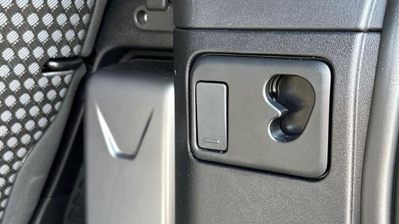 Used Land Rover Defender 2023 for sale - 77983635: Photo 27