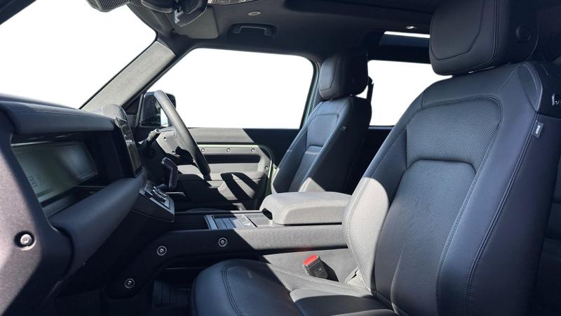 Used Land Rover Defender 2023 for sale - 77983635: Photo 3