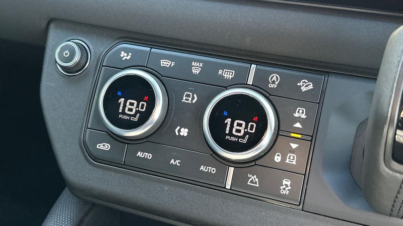 Used Land Rover Defender 2023 for sale - 77983635: Photo 32