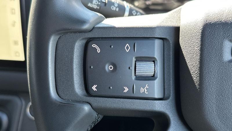 Used Land Rover Defender 2023 for sale - 77983635: Photo 33