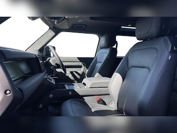 Used Land Rover Defender 2023 for sale - 77983635: Photo