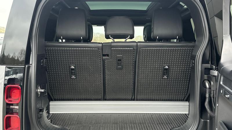 Used Land Rover Defender 2024 for sale - 77983634: Photo 10