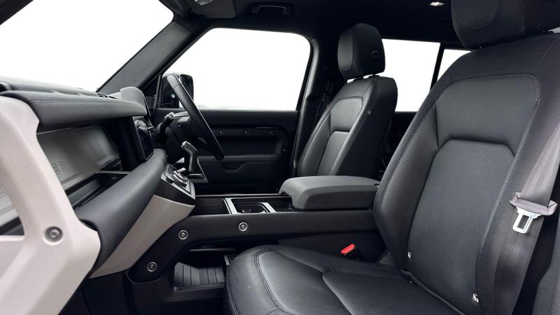 Used Land Rover Defender 2022 for sale - 77983639: Photo 3