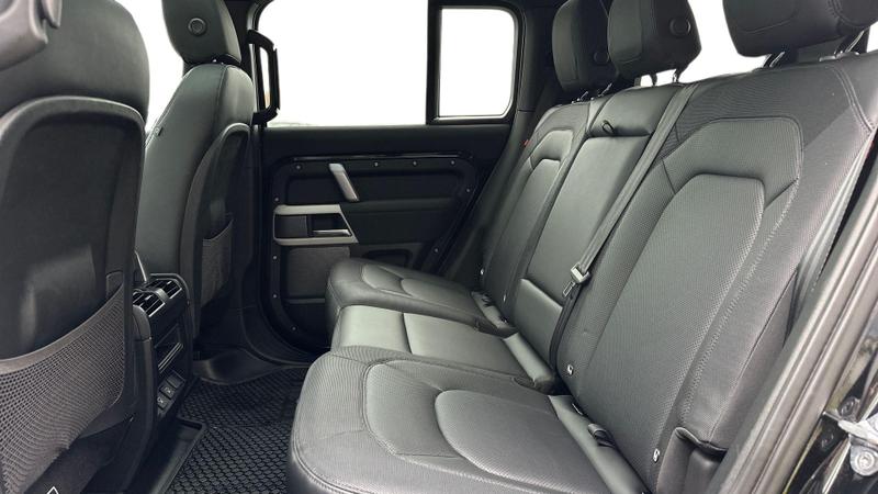 Used Land Rover Defender 2022 for sale - 77983639: Photo 4