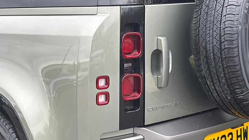 Used Land Rover Defender 2023 for sale - 77339840: Photo 19