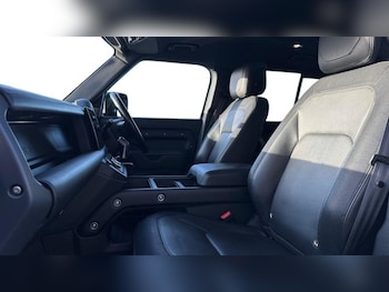 Used Land Rover Defender 2023 for sale - 77350020: Photo