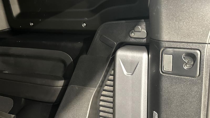 Used Land Rover Defender 2024 for sale - 77339820: Photo 27