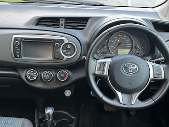 Used Toyota Yaris 2012 for sale - 77171154: Photo
