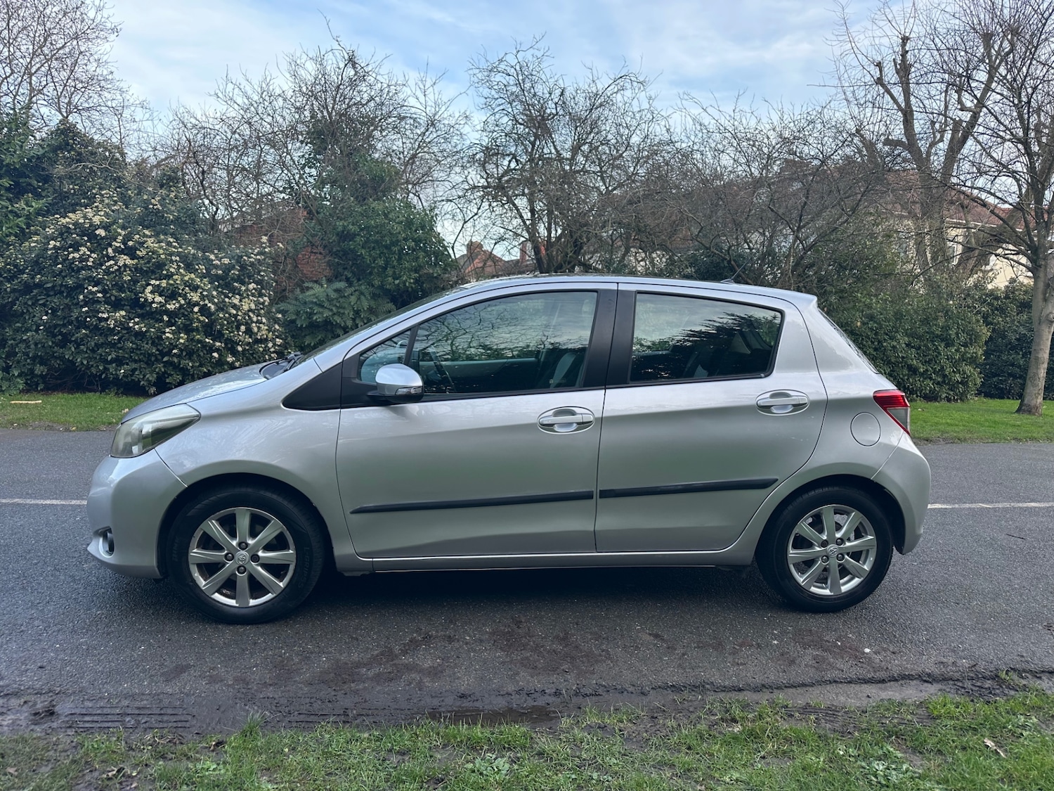 Used Toyota Yaris 2012 for sale - 77385631: Photo 13