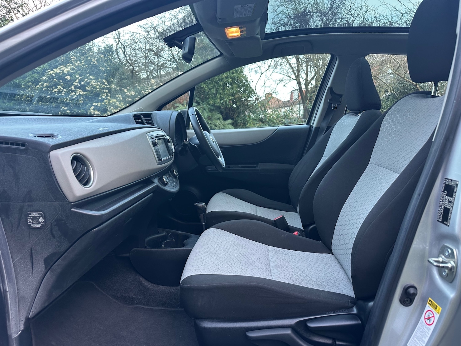 Used Toyota Yaris 2012 for sale - 77385631: Photo 15