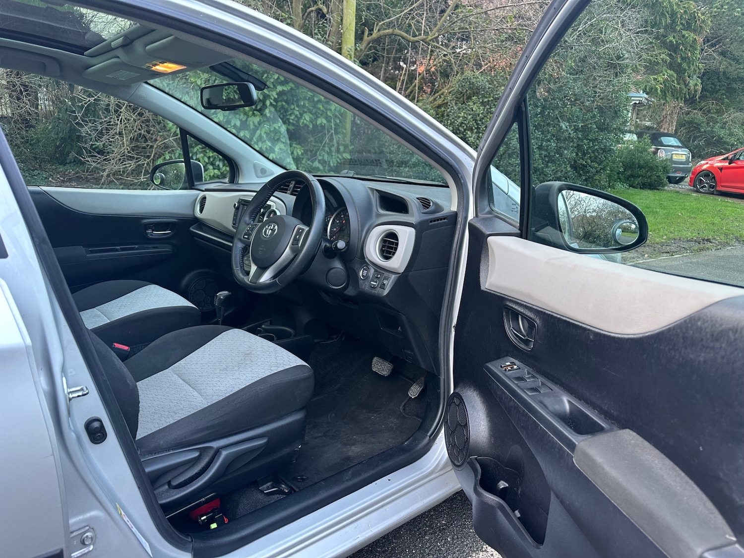 Used Toyota Yaris 2012 for sale - 77385631: Photo 16