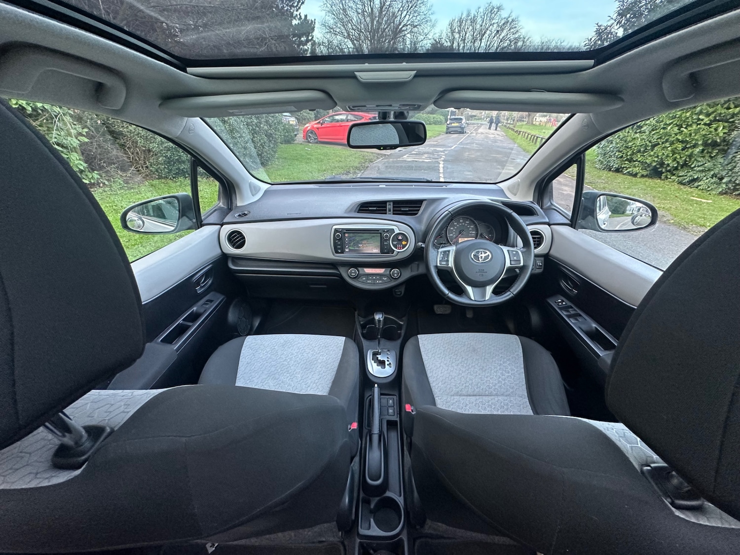 Used Toyota Yaris 2012 for sale - 77385631: Photo 17