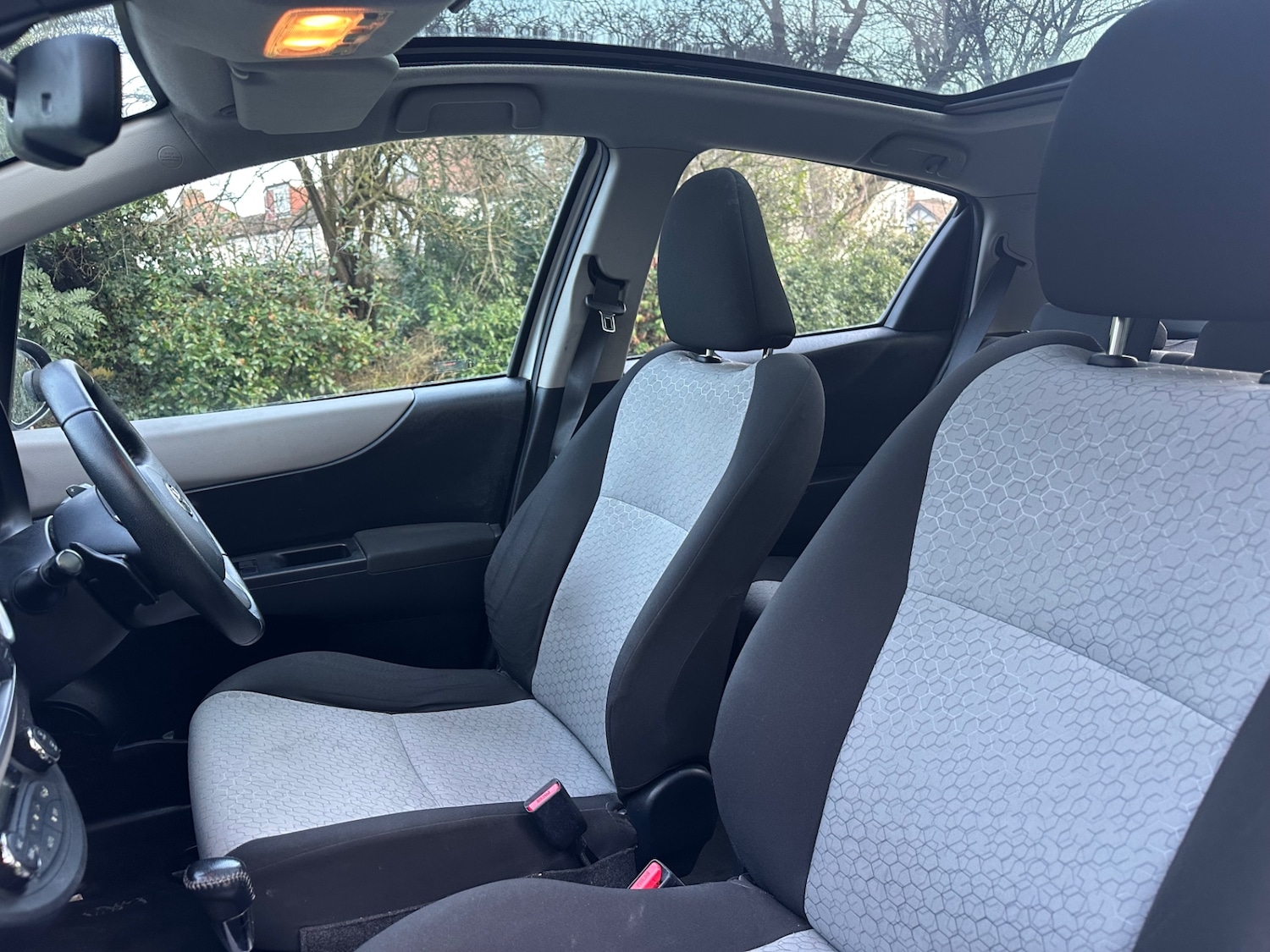 Used Toyota Yaris 2012 for sale - 77385631: Photo 21