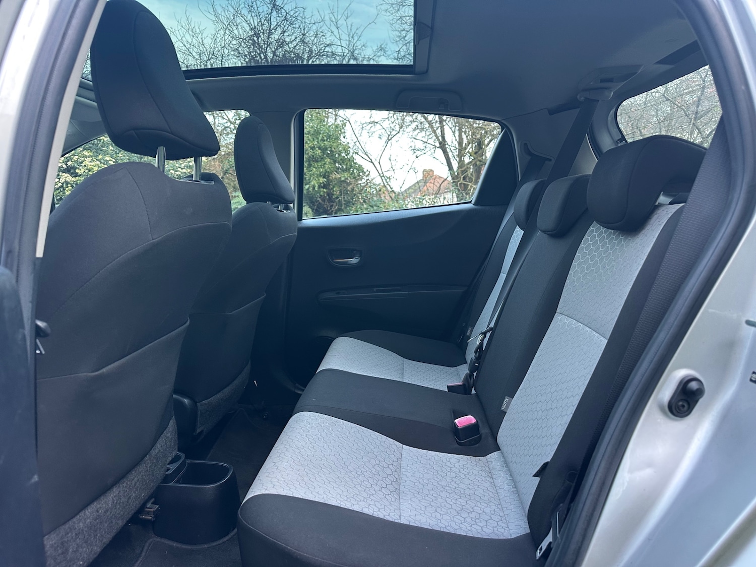 Used Toyota Yaris 2012 for sale - 77385631: Photo 5