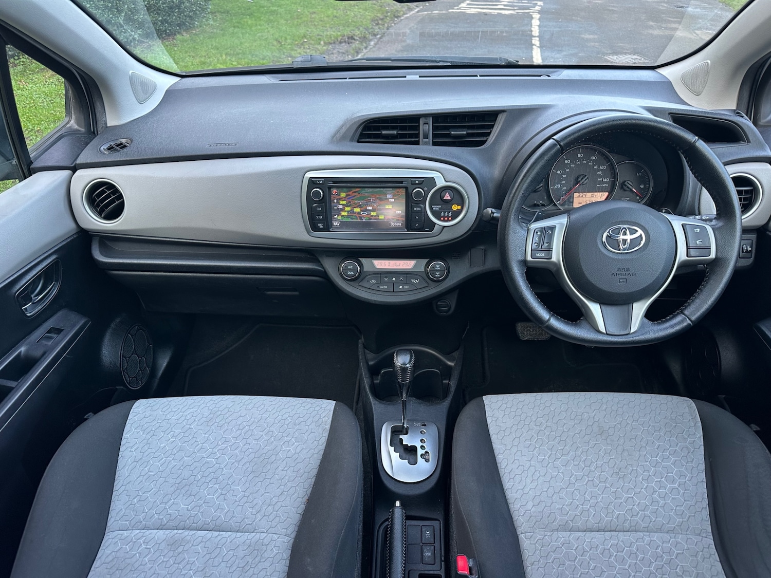 Used Toyota Yaris 2012 for sale - 77385631: Photo 9