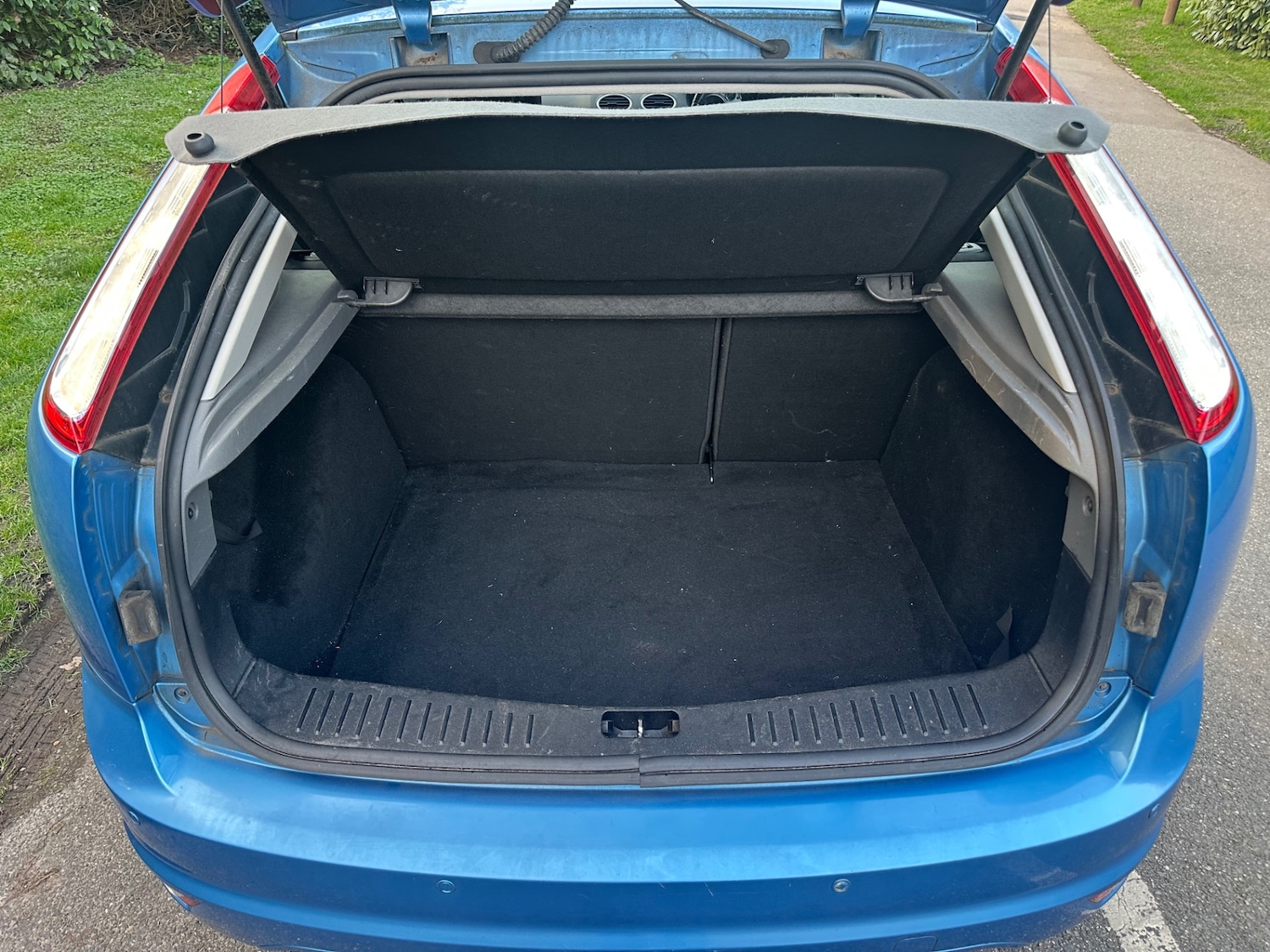 Used Ford Focus 2010 for sale - 77767060: Photo 4