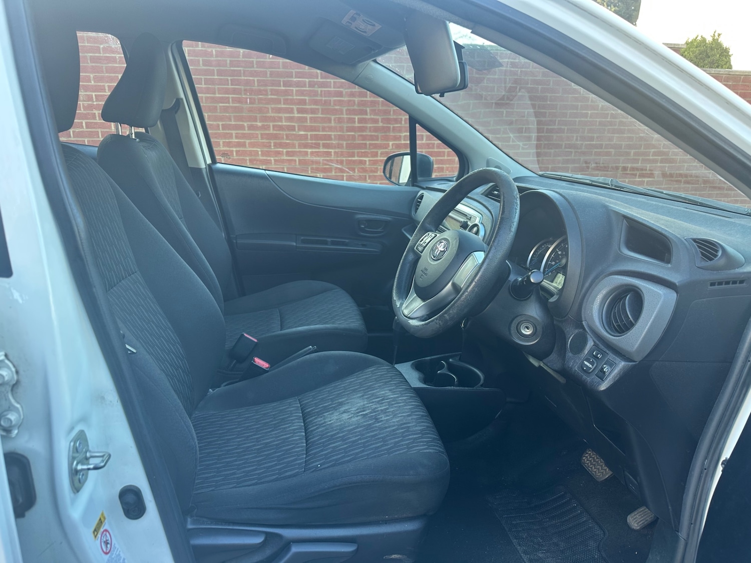 Used Toyota Yaris 2012 for sale - 77055571: Photo 9