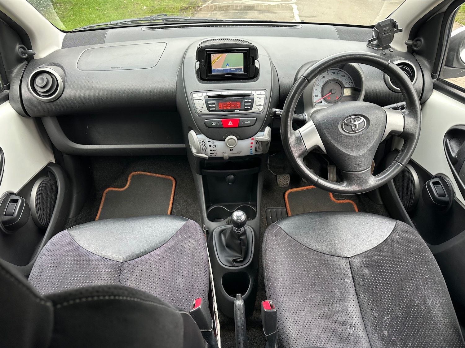 Used Toyota AYGO 2013 for sale - 77329305: Photo 11