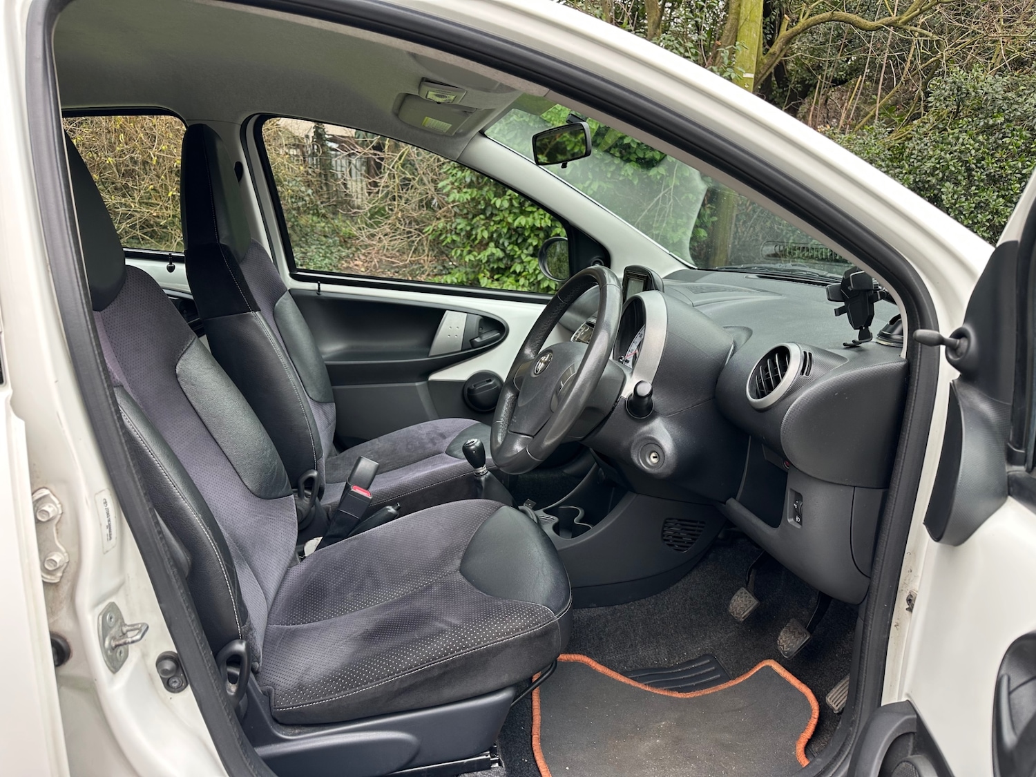 Used Toyota AYGO 2013 for sale - 77329305: Photo 3