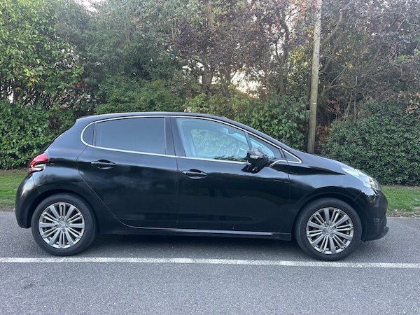 Used Peugeot 208 2016 for sale - 76070533: Photo 2