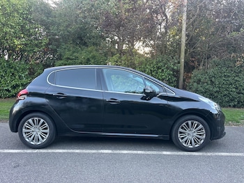 Used Peugeot 208 2016 for sale - 76070533: Photo 2