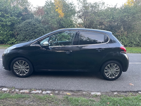 Used Peugeot 208 2016 for sale - 76070533: Photo 8