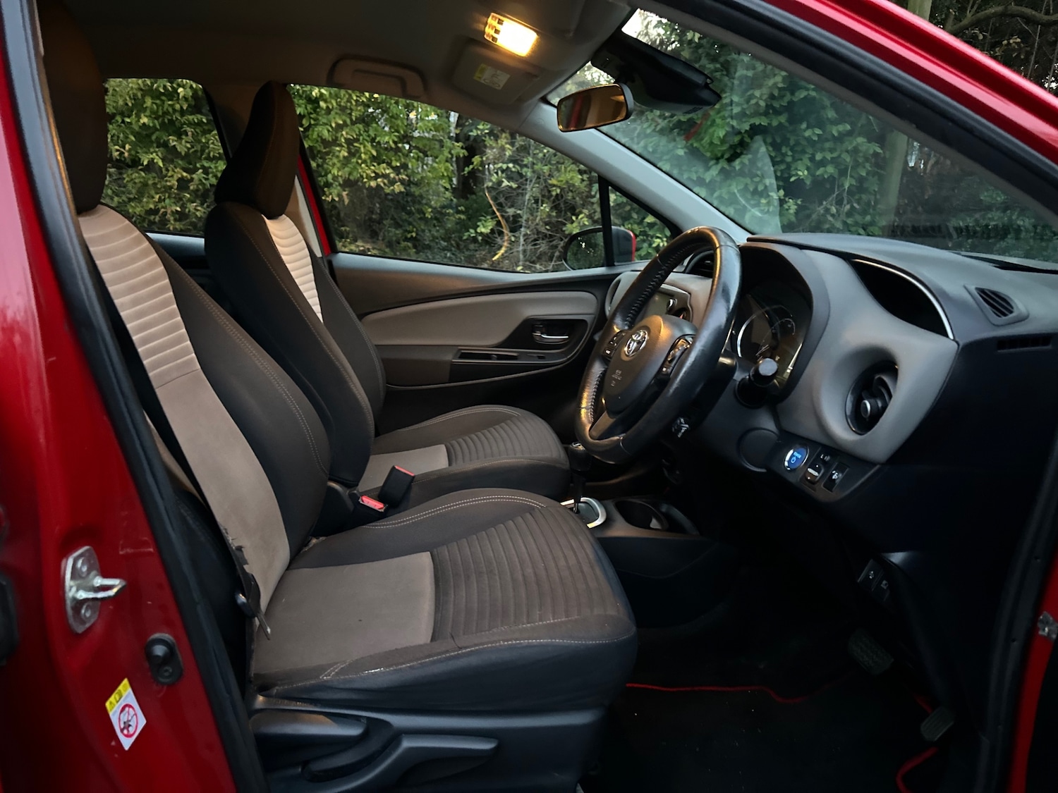 Used Toyota Yaris 2017 for sale - 76591686: Photo 32