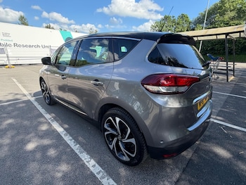 Used Renault Scenic 2017 for sale - 79304151: Photo