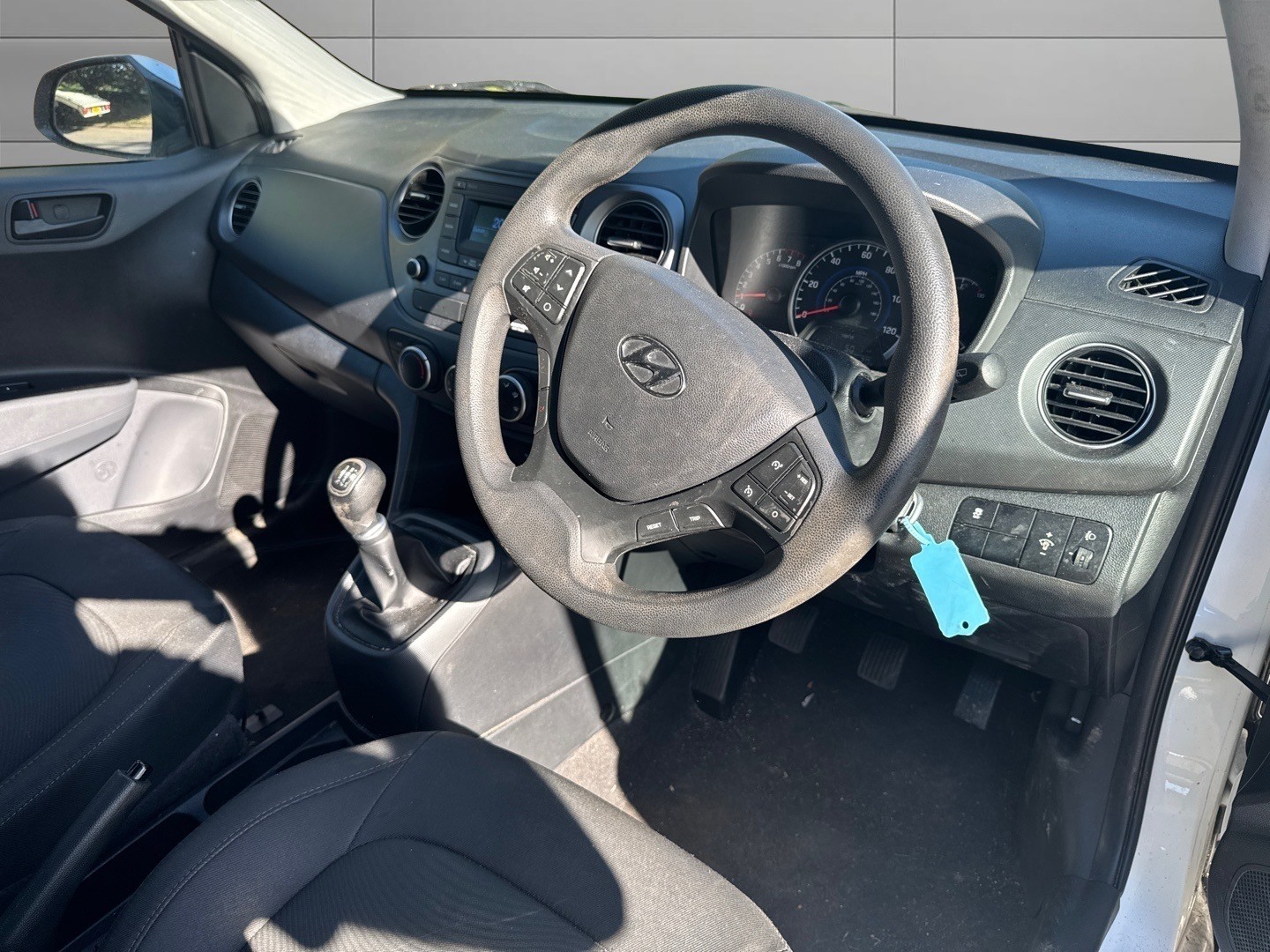 Used Hyundai i10 2017 for sale - 76075997: Photo 9