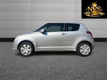 Used Suzuki Swift 2010 for sale - 79524640: Photo