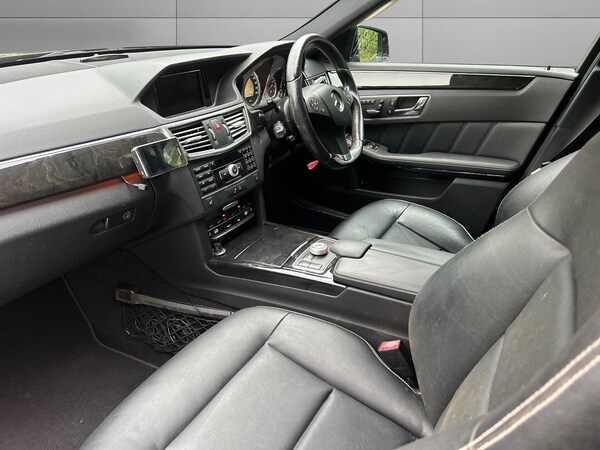 Used Mercedes-Benz 350 SL 2023 for sale - 71380895: Photo 11