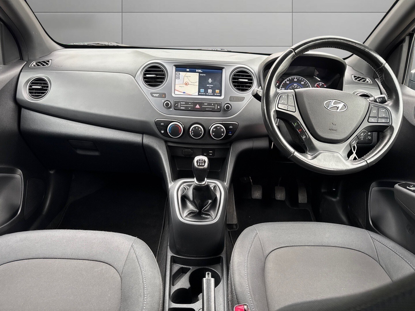 Used Hyundai i10 2018 for sale - 76142528: Photo 10