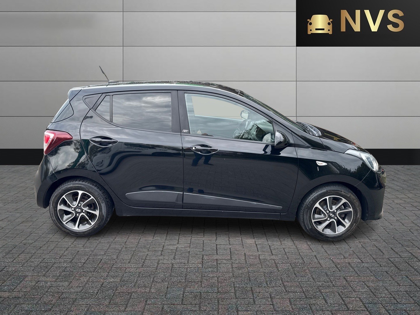 Used Hyundai i10 2018 for sale - 76142528: Photo 8