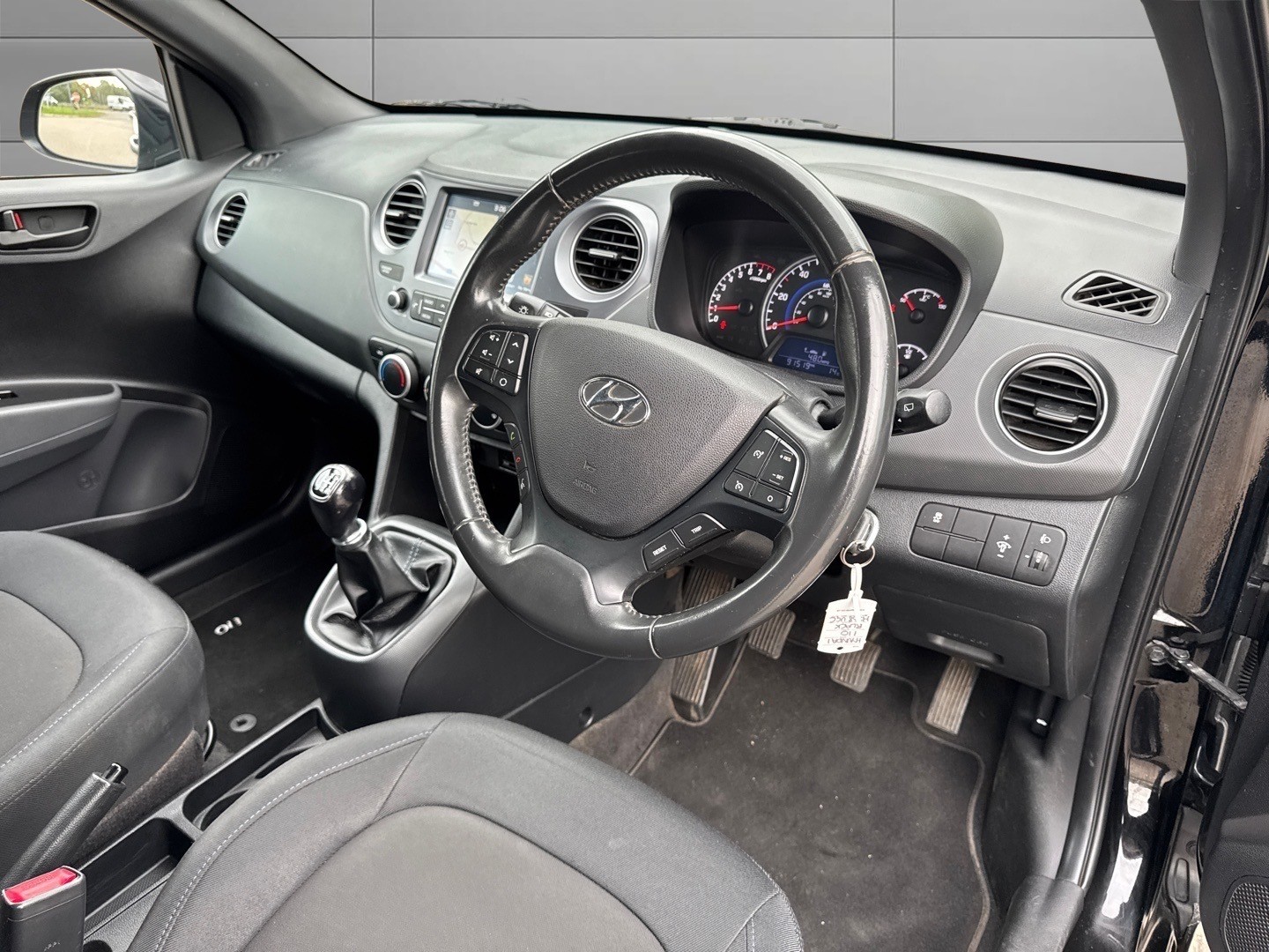 Used Hyundai i10 2018 for sale - 76142528: Photo 9