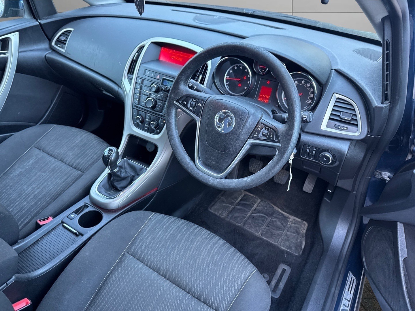 Used Vauxhall Astra 2010 for sale - 77058429: Photo 9