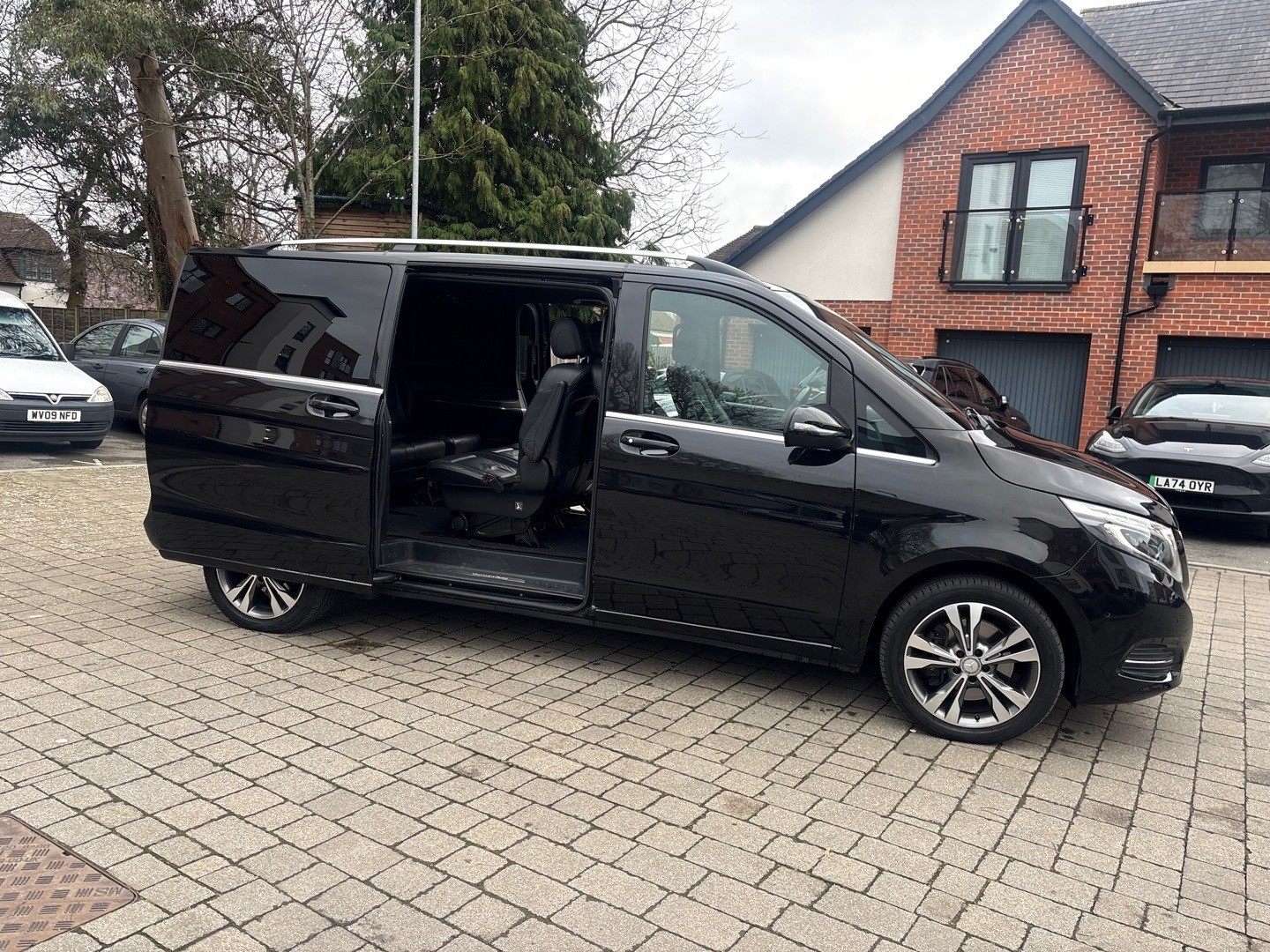 Used Mercedes-Benz V-Class 2018 for sale - 77431420: Photo 16