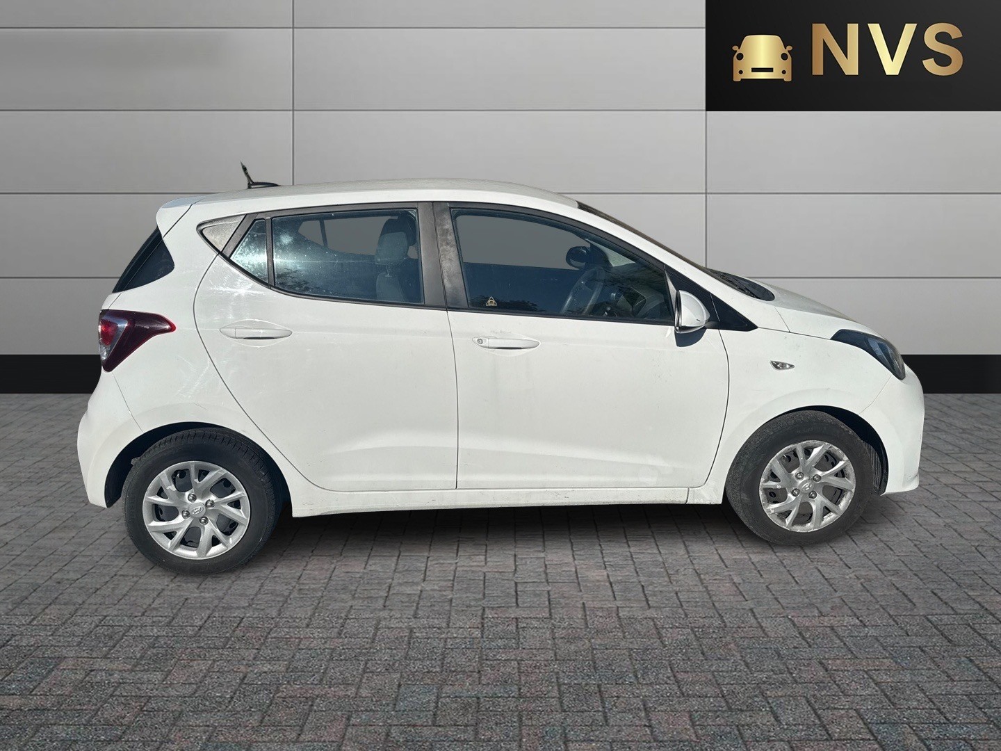 Used Hyundai i10 2017 for sale - 77464640: Photo 8