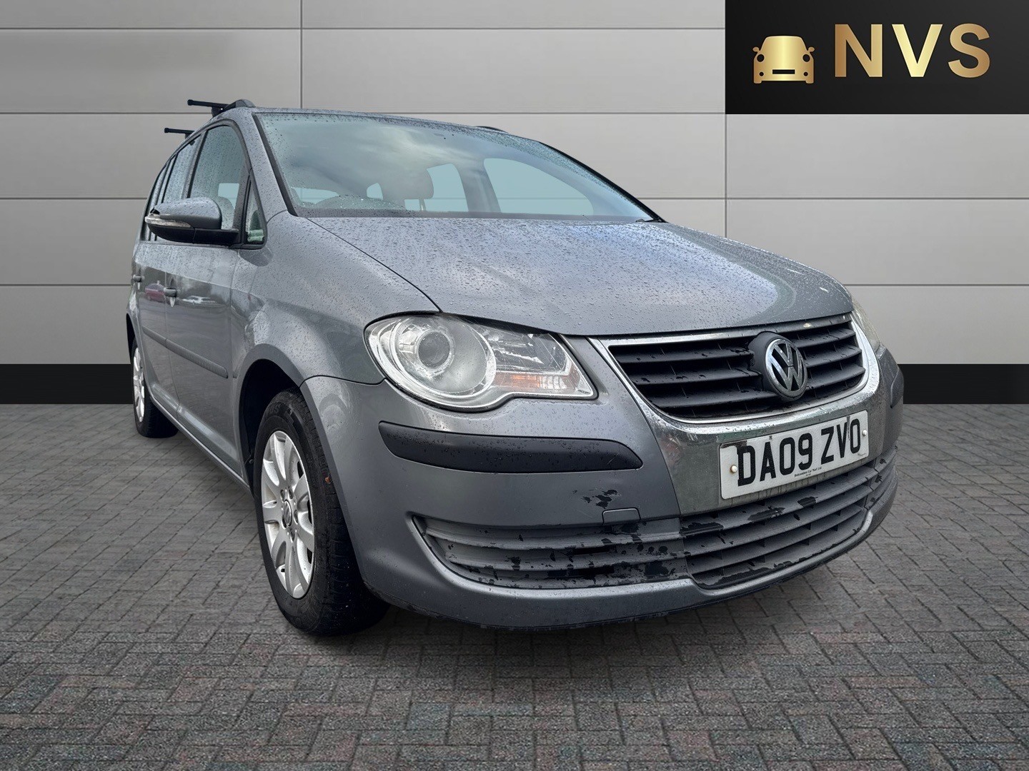 Used Volkswagen Touran 2009 for sale - 76692800: Photo 1