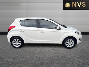 Used Hyundai i20 2012 for sale - 76045644: Photo 3
