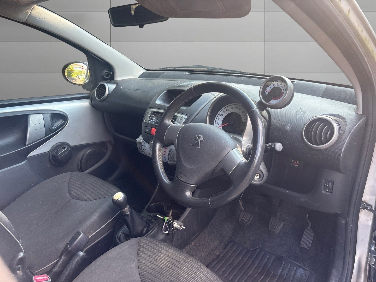 Used Peugeot 107 2013 for sale - 76931418: Photo 9