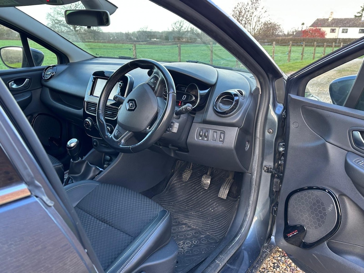 Used Renault Clio 2018 for sale - 76904680: Photo 10