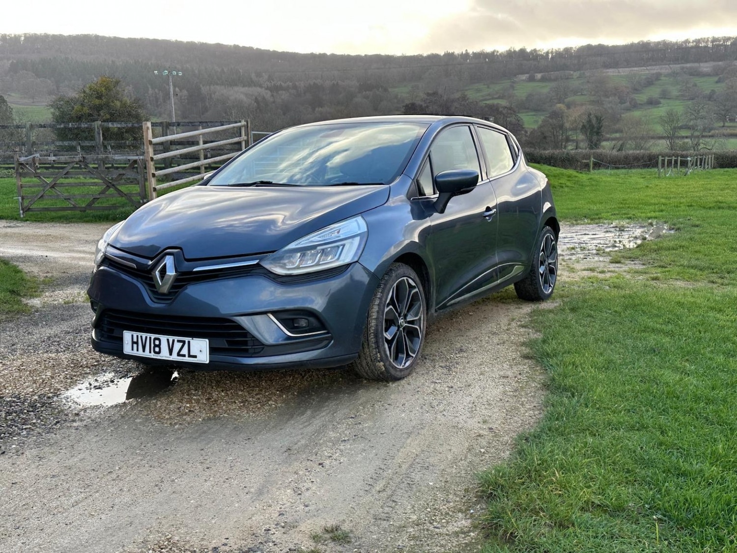 Used Renault Clio 2018 for sale - 76904680: Photo 3